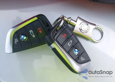 2021 BMW 530I xDrive z USA, uszkodzony, nr VIN WBA13BJ01MCF23893